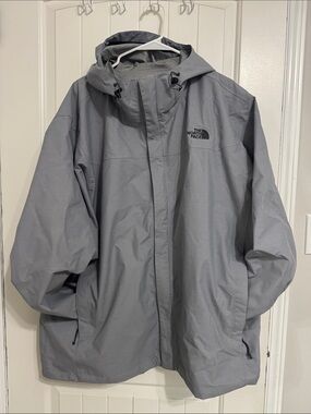 The North Face Men's Light Gray Hooded Raincoat